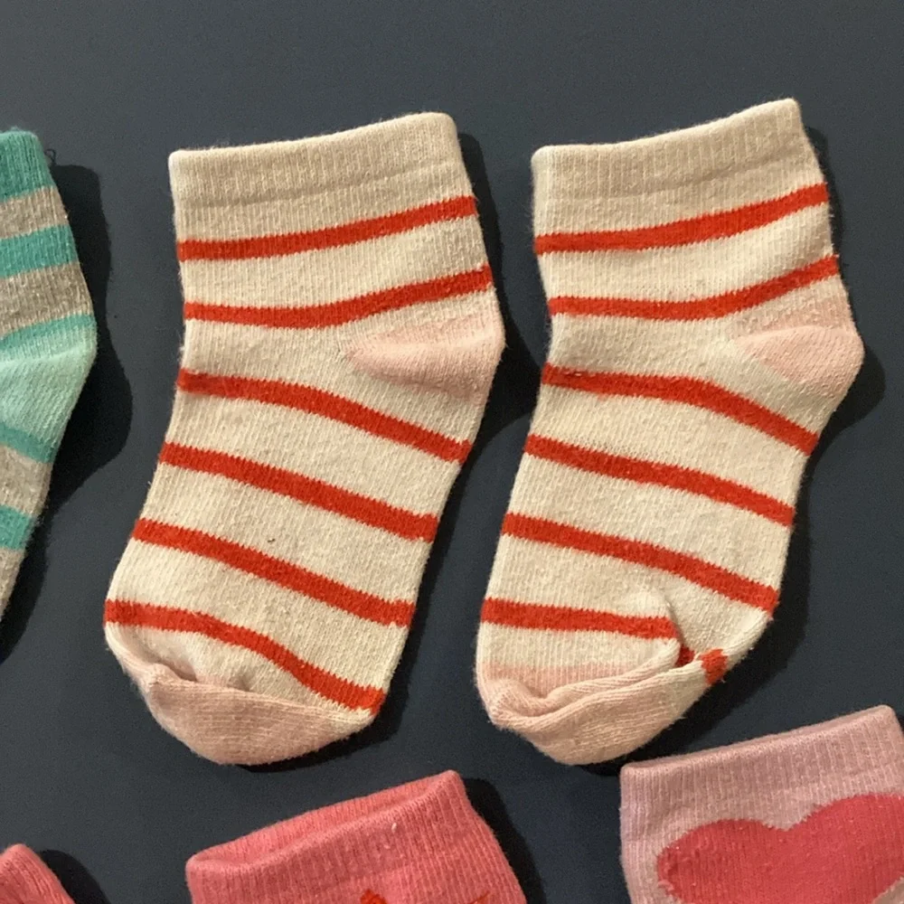 Toddler girl socks clean and washed. 7 pairs or 17 socks. 3 extra socks
